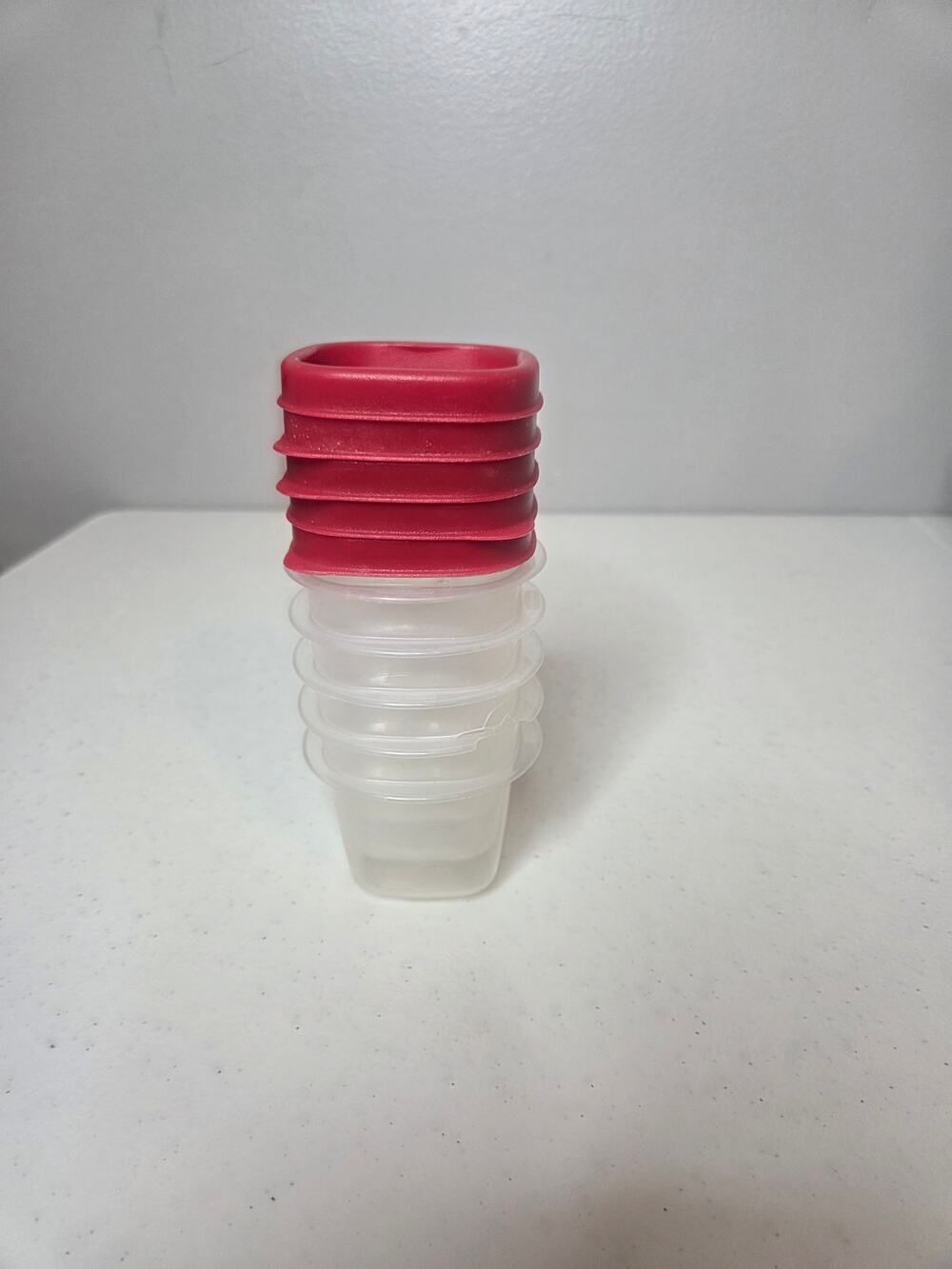 SET OF 5 Rubbermaid 4-oz EASY FIND Snack Containers w/RED Lid; 1/2 Cup